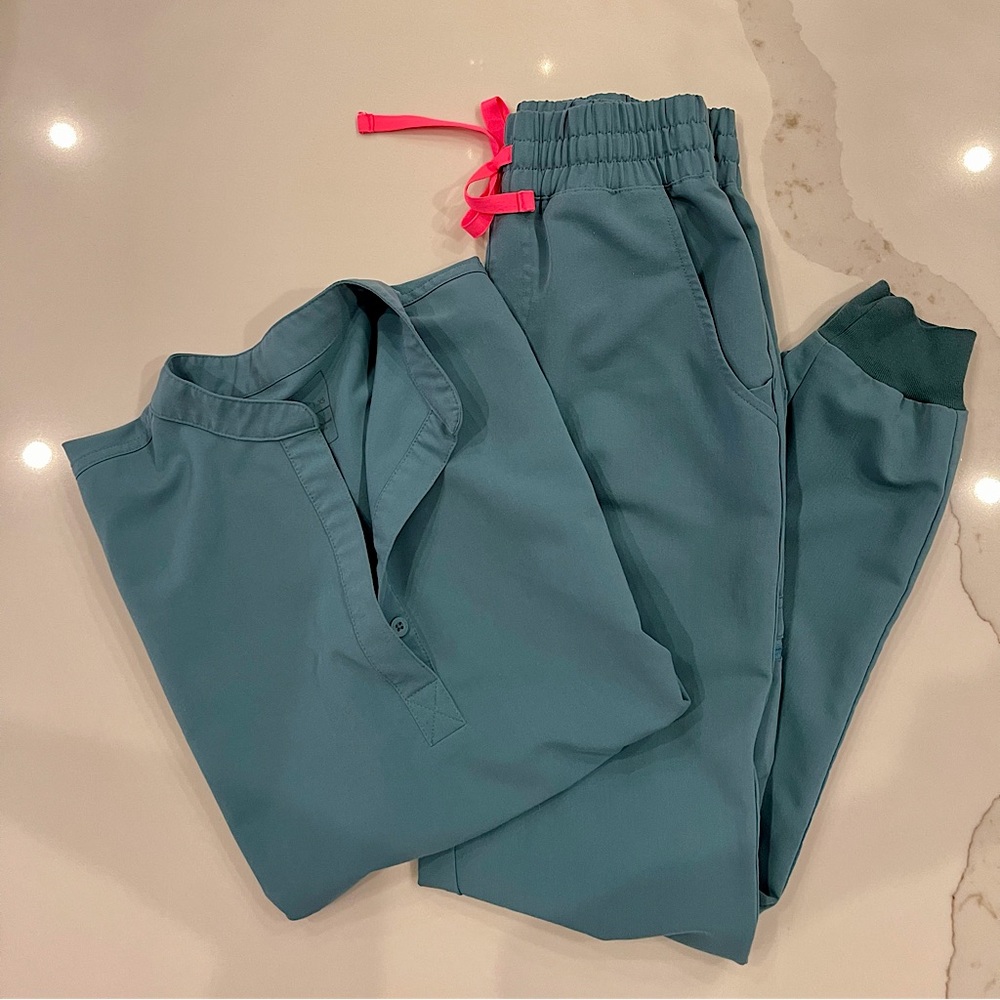 Hydrogen green FIGS set XS top XXS bottom